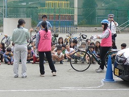 校庭での自転車教室