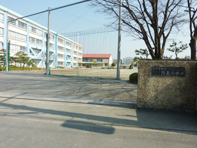 円蔵小学校　校舎外観