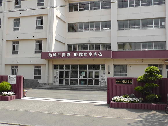 円蔵中学校　校舎外観