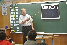 今回の講師は元小学校教頭の鴨志田先生です