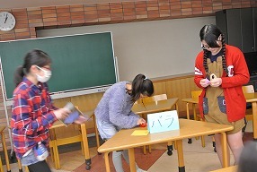 仲間づくり委員会主催の折り紙教室