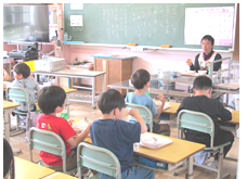 1年生　はじめての給食　4月22日（火曜日）
